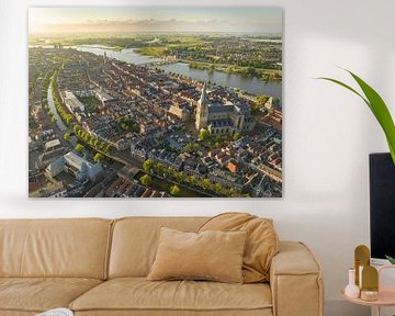 Kampen panorama van boven tijdens een lente avond