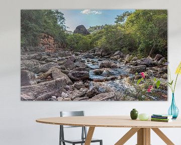 Halley Brunnen mit dem Bett Lençois Fluss in Chapada Diamantina wi von Castro Sanderson