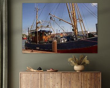 Fischerboot im Hafen von  Büsum von Babetts Bildergalerie