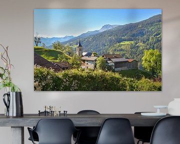Toeristisch vakantieoord Luzein, op de helling, kanton Graubünden van SusaZoom