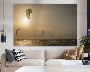 Kitesurfer in evening sun by Linda Raaphorst