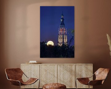 Grote Kerk Breda, toren met opkomende maan van Andre Gerbens