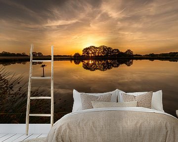 Zonsondergang achter bomen gereflecteerd in het water van KB Design & Photography (Karen Brouwer)